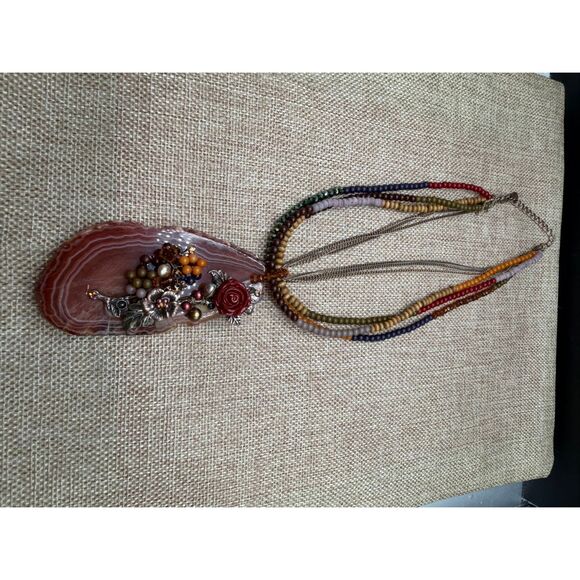 Natural Elements “N” Agate Slice Necklace – Floral Mixed Media Statement Pendant - Picture 4 of 10